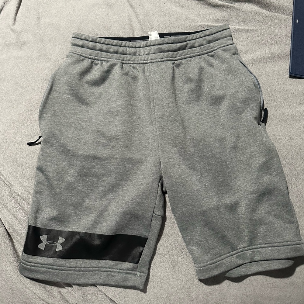 Under Armour short size medium gray with zipper pockets